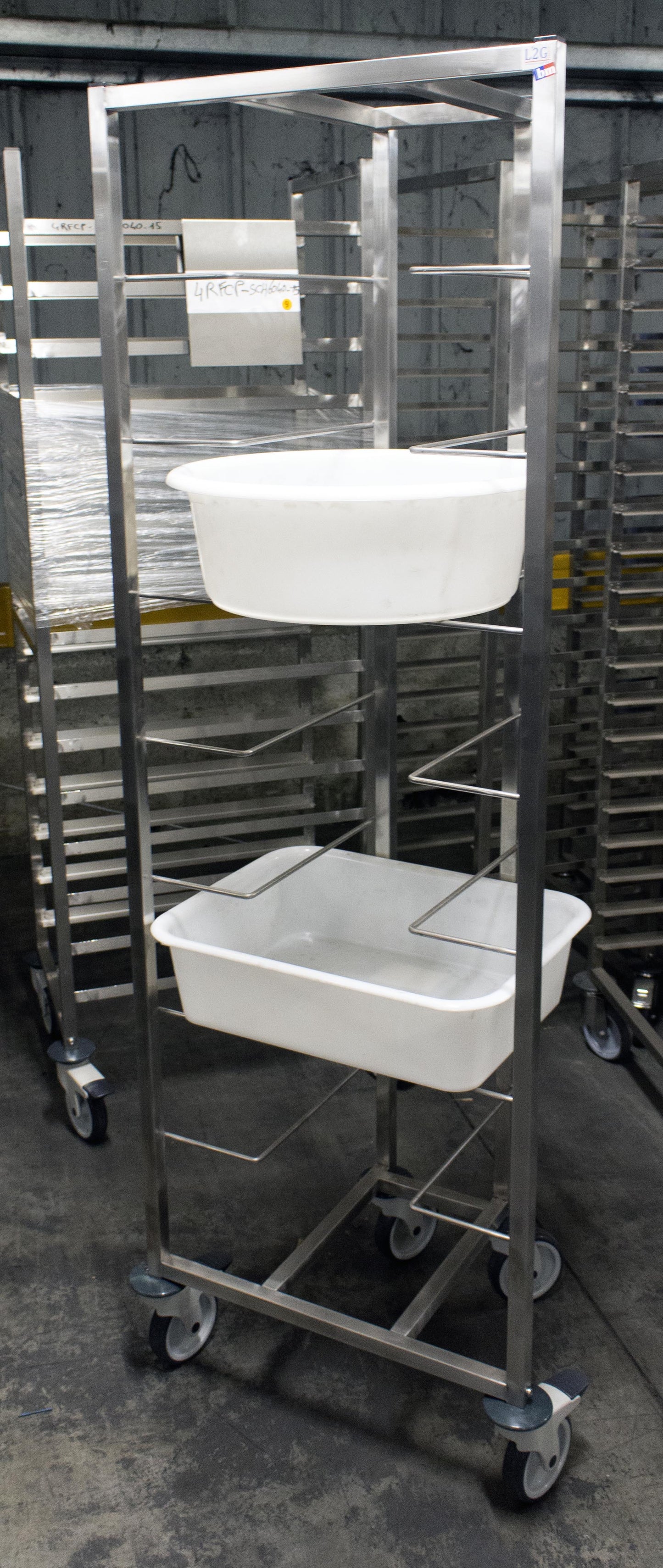 ECHELLE INOX SOUDEE POUR 8 BACS DE DIVISEUSE - CHAPE POLY, DONT 2 AVEC FREINS